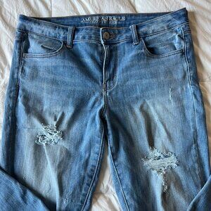 American Eagle Light Wash Distressed Jegging